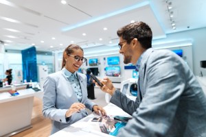 Why Salespeople Are Still Necessary In The Age Of The Internet